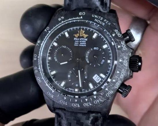 Карбон и титан: представлены часы Phantom Watch